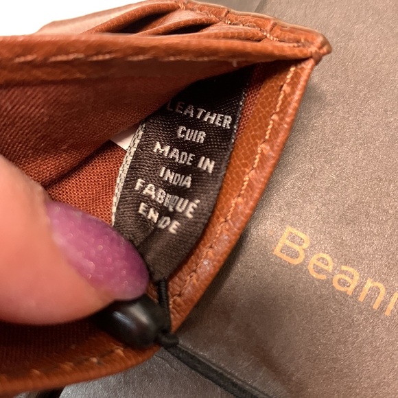 Frye Set 🌟 Beanie and Card Case - Picture 9 of 13